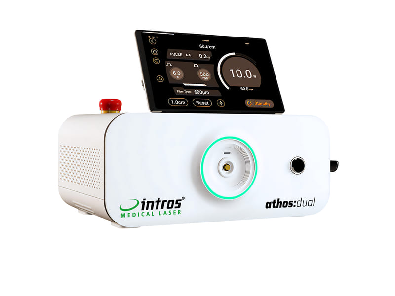 Lasersystem athos:dual von intros, Tischgerät mit aufgesetztem Touchscreen und Faseranschluss